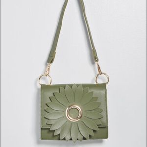 Green ModCloth Daisy Purse NWOT